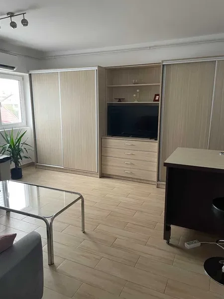 Aparatorii Patriei sector 4, metrou 3 minute